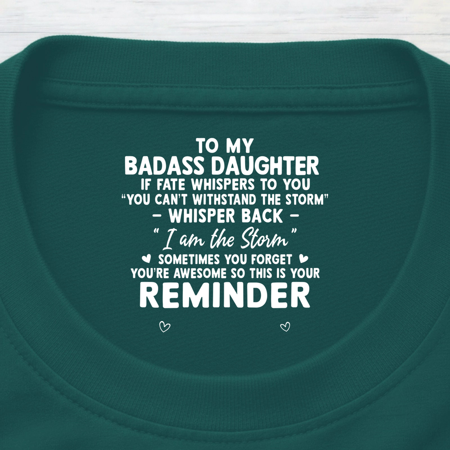 Das „Geliebt über alle Worte hinaus“-T-Shirt, personalisierter Innendruck im Nacken als Geschenk
