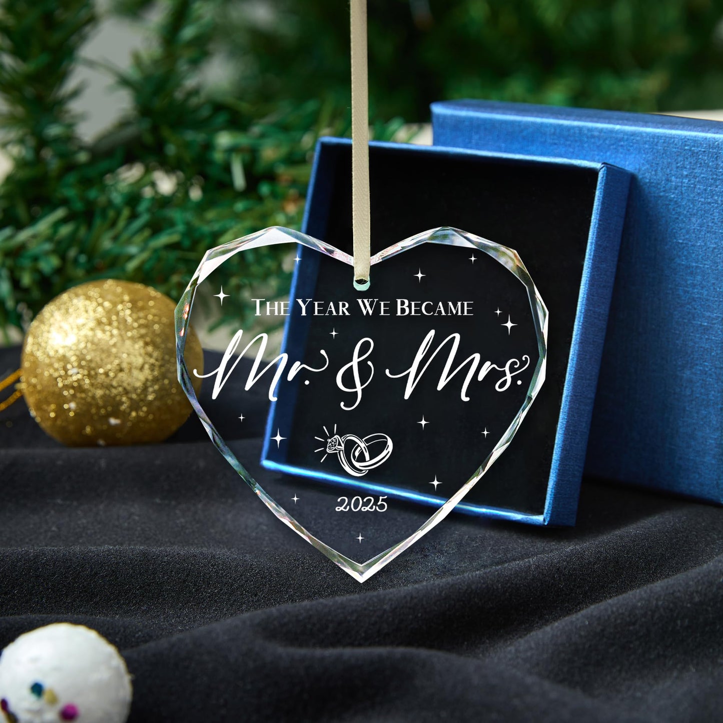 Wedding Gifts for Couples 2025, Mr and Mrs Gift, Bridal Shower Gifts, Just Married for Newlywed Couple, Crystal Glass First Christmas Married Ornament
