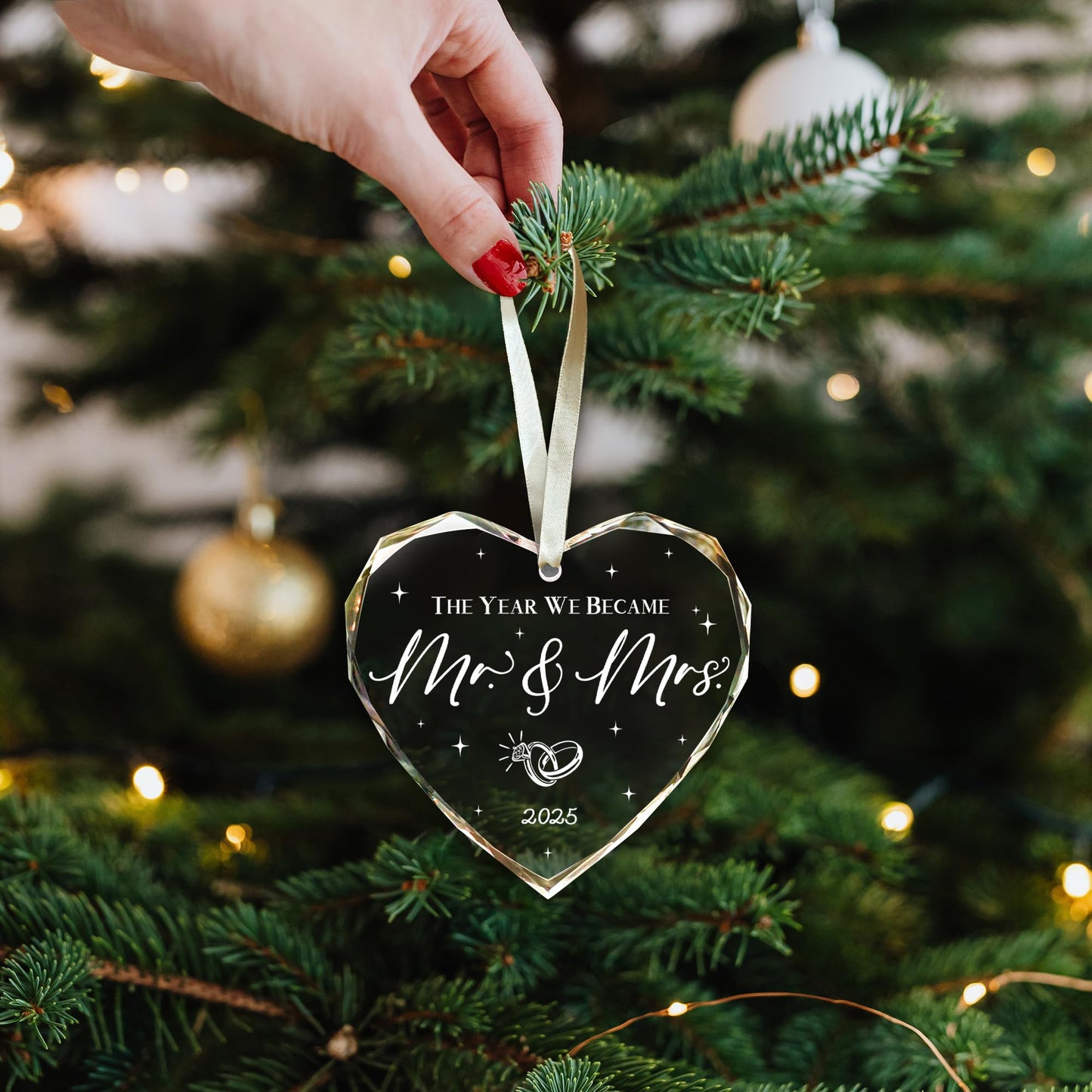 Wedding Gifts for Couples 2025, Mr and Mrs Gift, Bridal Shower Gifts, Just Married for Newlywed Couple, Crystal Glass First Christmas Married Ornament