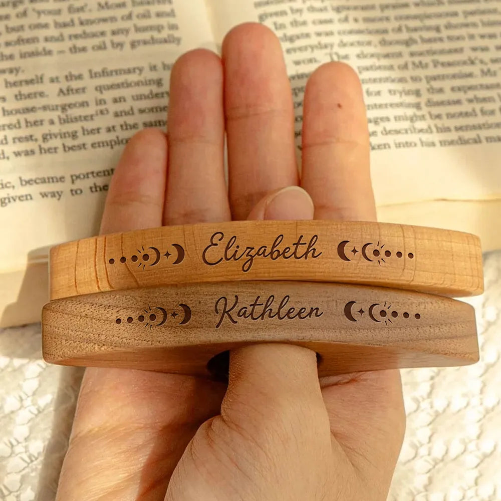 Personalized Book Page Holder with Name, Engraved Wooden Thumb Page Holder for One Hand Reading, Gift for Book Lover Reader Bookworm