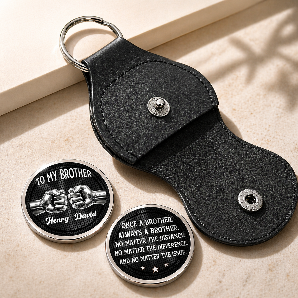 Individueller Taschenumarmung-Token für Bruder – Personalisiertes Geschenk, Leder-Schlüsselanhänger, Edelstahlmünze – Geschenk für Fernbeziehung